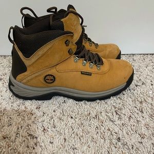 Timberland Men's wheat brown Mid Waterproof Hiking Boot. Great condition!